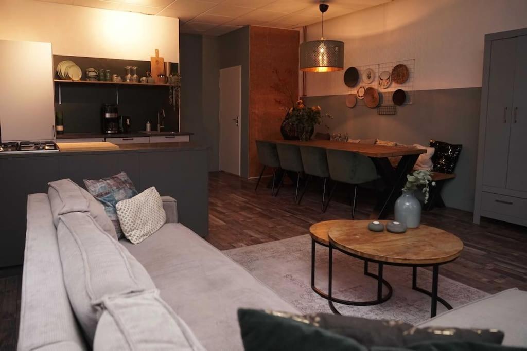Ruim Appartement In Utrecht. ภายนอก รูปภาพ