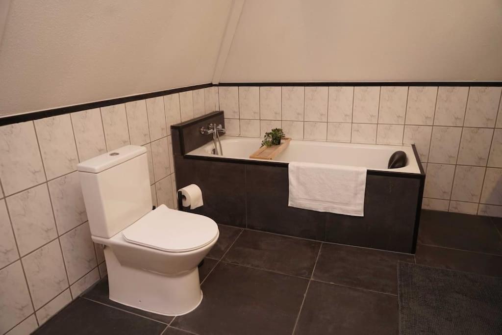 Ruim Appartement In Utrecht. ภายนอก รูปภาพ